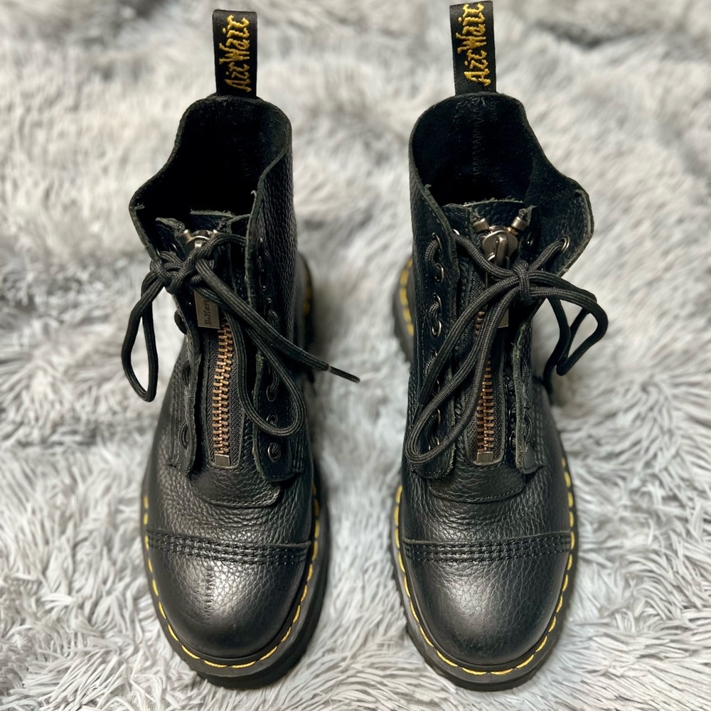 Dr. Martens SINCLAIR WOMEN'S LEATHER PLATFORM BOOTS. Size 7 US, 5 UK, 38 EU